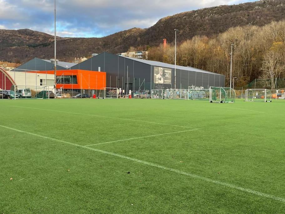 3 Sleeping Rooms For 82M2 Which Direct Traffic To Airport And City Center Bergen Exterior foto